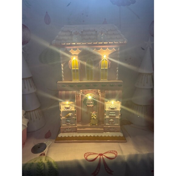 Pink Bow Gingerbread House with LED lights - Picture 7 of 7